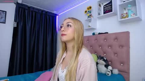 Snapshot of bonny_clyde_xx_ chatting on October 2025 03:25:01 AM Soffy Brooks Independent model online show from October 2025 03:25:01 AM