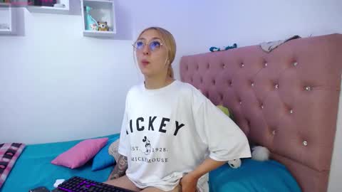 Snapshot of bonny_clyde_xx_ chatting on October 2025 05:11:02 AM Soffy Brooks Independent model online show from October 2025 05:11:02 AM