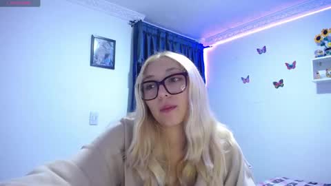 Soffy Brooks Independent model online show from April 2026 03:53:01 AM