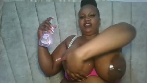 Snapshot of boobberry01 chatting on June 2026 01:28:02 AM Berry online show from June 2026 01:28:02 AM