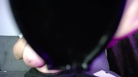 KIM     online show from February 2026 10:55:01 PM