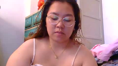 Snapshot of boobsiemarie chatting on April 2026 10:07:02 PM MommyMarie-Singlemom of 2. online show from April 2026 10:07:02 PM