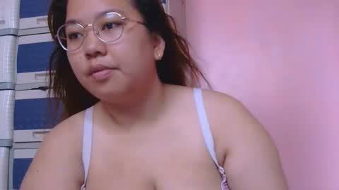 Snapshot of boobsiemarie chatting on May 2026 02:51:02 AM MommyMarie-Singlemom of 2. online show from May 2026 02:51:02 AM