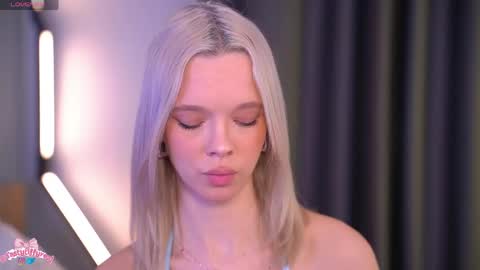 Snapshot of boobybliss chatting on April 2026 07:11:02 AM Alina online show from April 2026 07:11:02 AM
