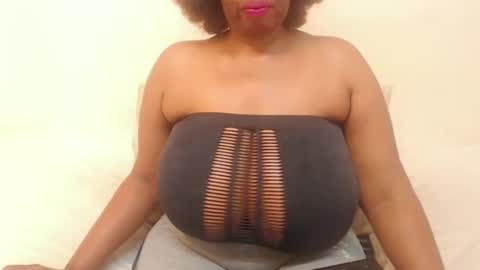 Snapshot of boobyqueen24 chatting on February 2025 10:40:02 AM boobyqueen online show from February 2025 10:40:02 AM