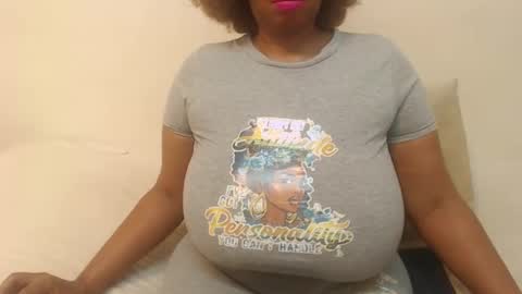 Snapshot of boobyqueen24 chatting on February 2025 12:17:02 PM boobyqueen online show from February 2025 12:17:02 PM