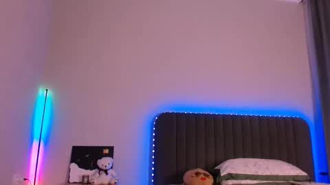 Snapshot of bootylecious_ chatting on March 2026 01:58:01 AM Mona online show from March 2026 01:58:01 AM