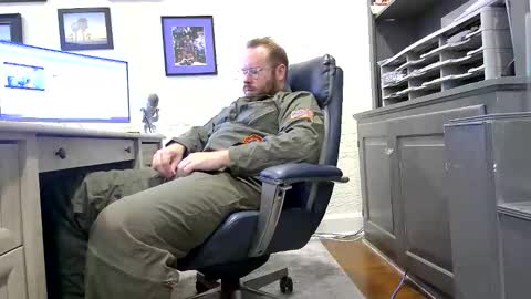 Snapshot of boredhorndog chatting on November 2025 04:26:02 AM Boredhorndog online show from November 2025 04:26:02 AM