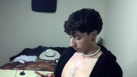 Snapshot of boy_fox_guys chatting on December 2024 04:12:01 AM Boy Astro online show from December 2024 04:12:01 AM