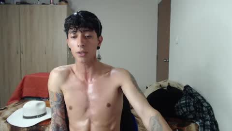 Snapshot of boy_fox_guys chatting on February 2025 04:01:01 AM Boy Astro online show from February 2025 04:01:01 AM