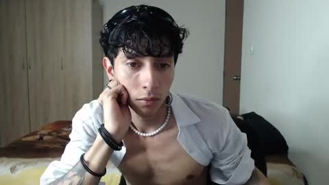 Snapshot of boy_fox_guys chatting on February 2025 12:32:01 AM Boy Astro online show from February 2025 12:32:01 AM