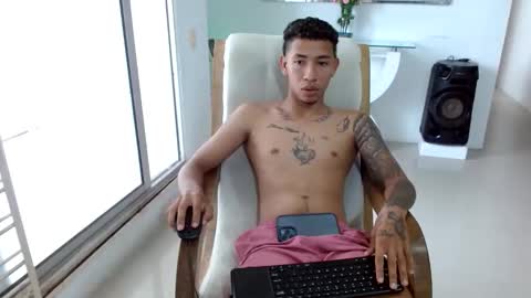 Snapshot of boyhot_sw chatting on October 2025 08:51:02 PM boyhot_sw online show from October 2025 08:51:02 PM