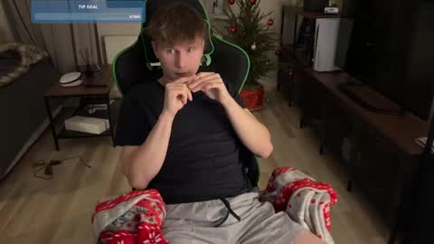 Snapshot of boykik chatting on January 2025 10:05:01 PM Eddie online show from January 2025 10:05:01 PM