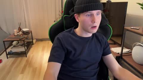 Snapshot of boykik chatting on January 2025 08:26:01 PM Eddie online show from January 2025 08:26:01 PM