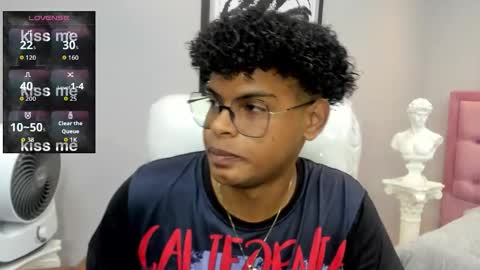 Snapshot of boylittle19cm chatting on November 2025 12:49:02 PM Jackson online show from November 2025 12:49:02 PM