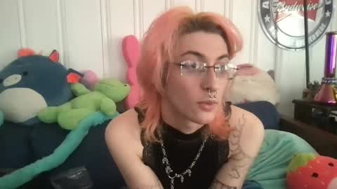 boywithbug online show from February 2025 08:28:01 PM