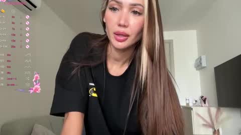 Snapshot of brabuss_ chatting on February 2025 09:22:01 AM Lana online show from February 2025 09:22:01 AM