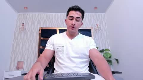 Snapshot of brad_summer chatting on January 2025 01:26:01 PM brad summer online show from January 2025 01:26:01 PM