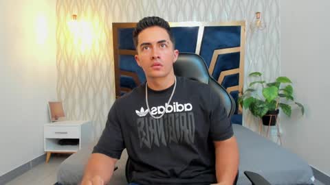 Snapshot of brad_summer chatting on January 2025 05:37:02 PM brad summer online show from January 2025 05:37:02 PM