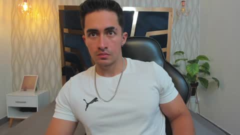 Snapshot of brad_summer chatting on January 2025 05:17:02 PM brad summer online show from January 2025 05:17:02 PM