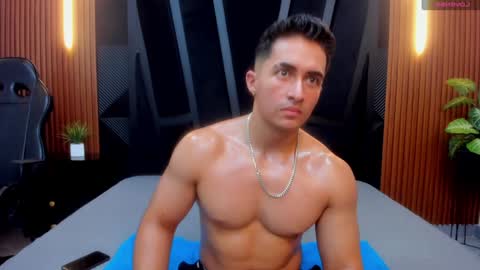 Snapshot of brad_summer chatting on January 2025 11:43:02 PM brad summer online show from January 2025 11:43:02 PM