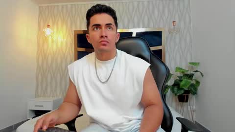Snapshot of brad_summer chatting on March 2025 05:16:02 PM brad summer online show from March 2025 05:16:02 PM