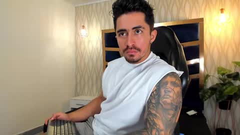 Snapshot of brad_summer chatting on September 2025 05:25:01 PM brad summer online show from September 2025 05:25:01 PM