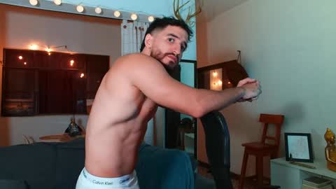 Snapshot of bradley_martinez chatting on January 2025 12:18:01 AM Bradley Martinez online show from January 2025 12:18:01 AM