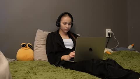 Alice online show from November 2025 03:16:01 PM