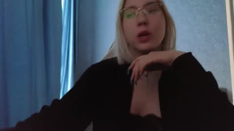 Belle  online show from October 2025 05:52:01 AM