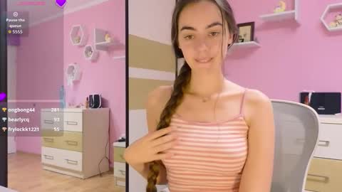 Snapshot of bratty_bun chatting on September 2025 05:28:01 PM Annie online show from September 2025 05:28:01 PM