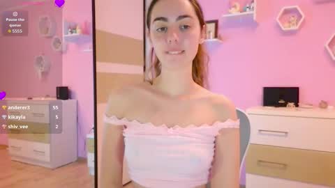 Snapshot of bratty_bun chatting on November 2025 06:40:02 PM Annie online show from November 2025 06:40:02 PM