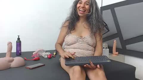 Snapshot of brenda_velasquez chatting on December 2024 05:51:02 PM BRENDA VELASQUEZ online show from December 2024 05:51:02 PM