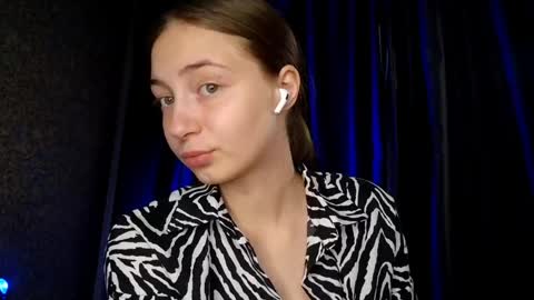 Mia   online show from May 2026 05:14:02 AM