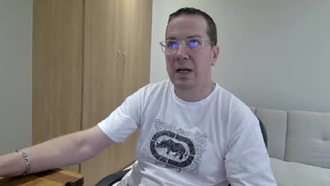 Snapshot of brettdj chatting on November 2025 02:18:01 PM Brett online show from November 2025 02:18:01 PM