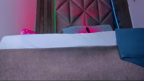 B R I A  online show from December 2025 07:54:02 PM