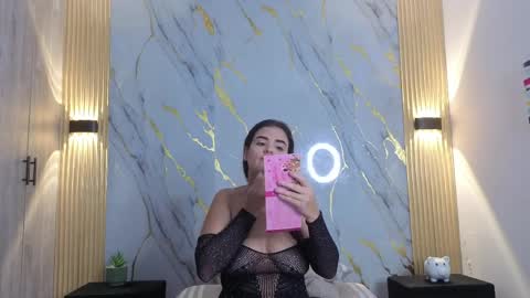 Manuela online show from April 2026 03:48:01 AM