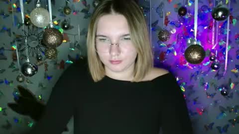 shiny smile online show from November 2025 08:53:01 PM