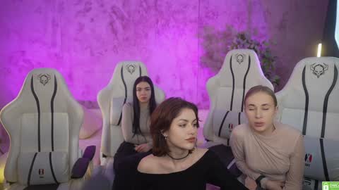 Snapshot of bright_diamonds_054 chatting on January 2025 02:36:01 PM Diamonds Girls online show from January 2025 02:36:01 PM