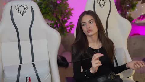 Snapshot of bright_diamonds_054 chatting on January 2025 06:03:02 PM Diamonds Girls online show from January 2025 06:03:02 PM