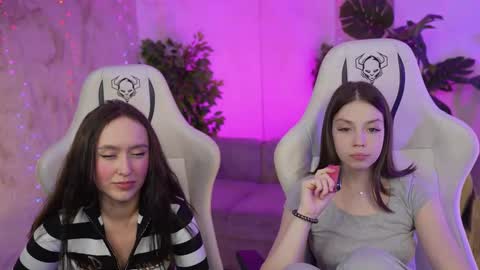Snapshot of bright_diamonds_054 chatting on January 2025 09:05:02 PM Diamonds Girls online show from January 2025 09:05:02 PM