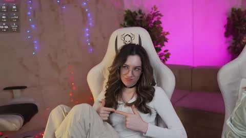 Snapshot of bright_diamonds_054 chatting on February 2025 02:13:02 PM Diamonds Girls online show from February 2025 02:13:02 PM