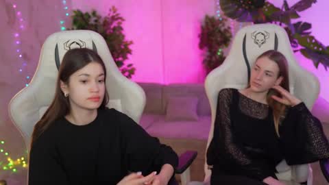 Snapshot of bright_diamonds_054 chatting on February 2025 02:42:01 PM Diamonds Girls online show from February 2025 02:42:01 PM