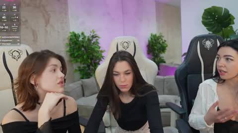 Snapshot of bright_diamonds_054 chatting on March 2025 02:40:02 PM Diamonds Girls online show from March 2025 02:40:02 PM