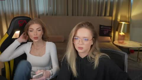 Snapshot of bright_diamonds_054 chatting on May 2026 07:17:01 AM Diamonds Girls online show from May 2026 07:17:01 AM