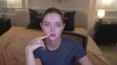 Snapshot of bright_diamonds_054 chatting on May 2026 07:47:01 AM Diamonds Girls online show from May 2026 07:47:01 AM