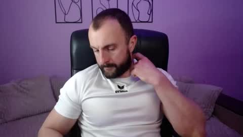 brindlefly69 online show from April 2026 10:31:01 AM