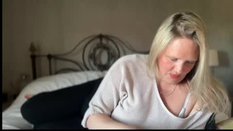 Snapshot of british_bella chatting on April 2026 05:48:02 PM British Bella online show from April 2026 05:48:02 PM