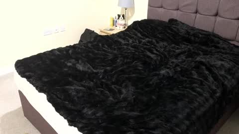 Laura online show from January 2025 12:27:02 AM