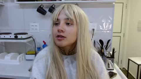 Snapshot of brittany_bubbles chatting on October 2025 10:33:02 PM maru miaw Please help me to reach 100 thumbs up online show from October 2025 10:33:02 PM